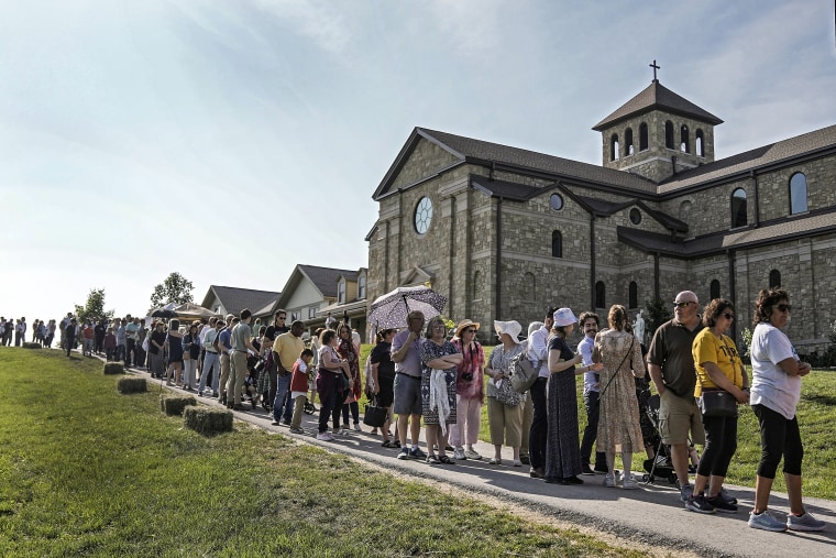 Image: People wait to view the body of Sister Wilhelmina Lancaster at the Benedictines of Mary, Queen of Apostles abbey on May 28, 2023, near Gower, Mo.