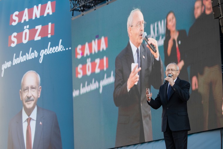 El candidato presidencial Kemal Kilicdaroglu celebra mitin de campaña en Izmir