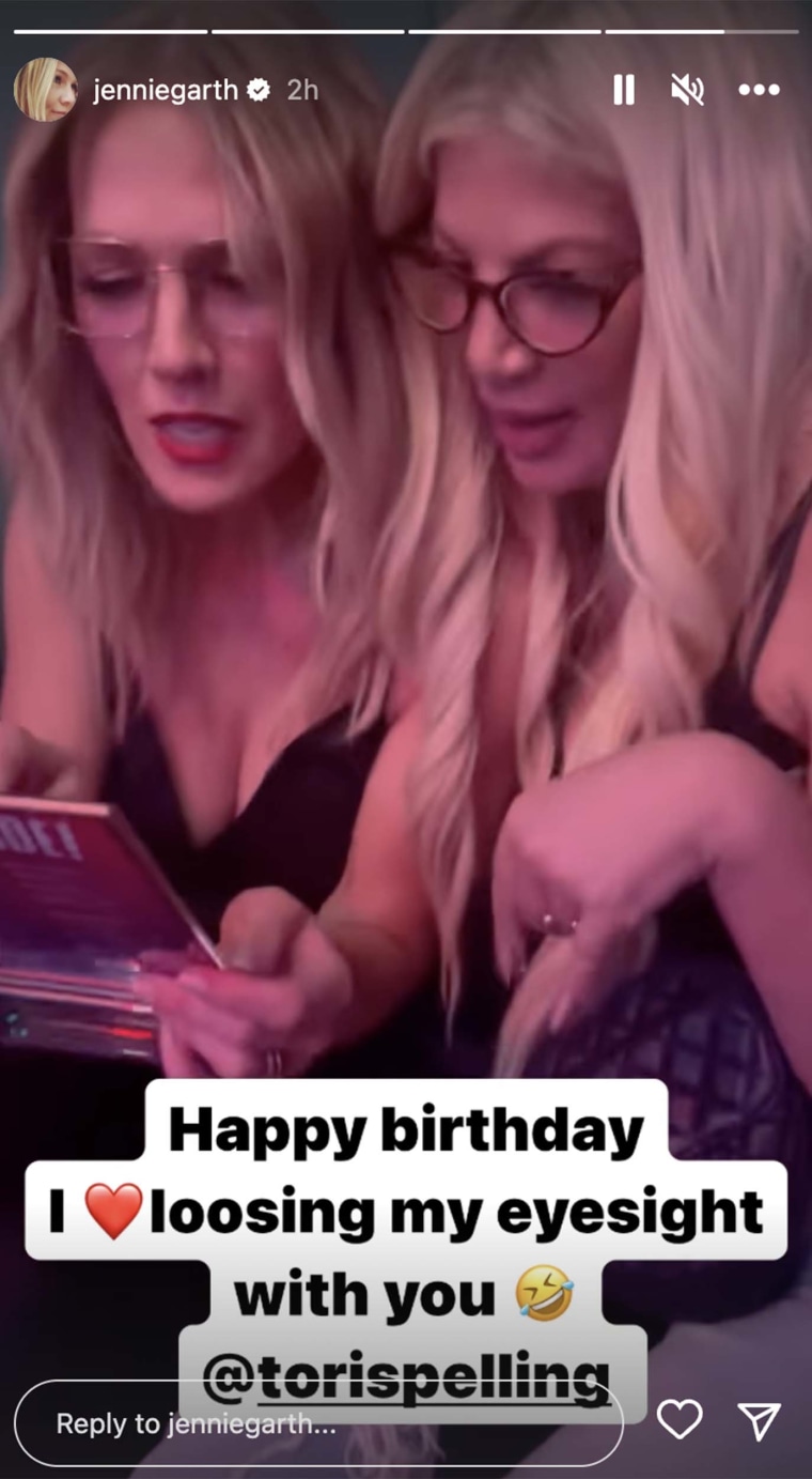 Jennie Garth marks Tori Spelling’s 50th birthday by channeling ‘90210’ pic