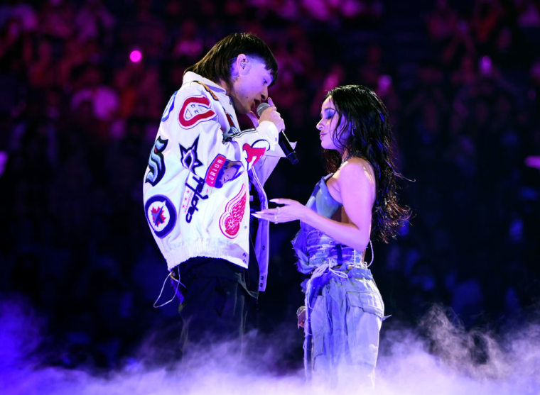 Peso Pluma y Becky G en los Latin American Music Awards 2023 en Las Vegas, el 20 de abril.