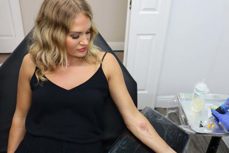 Carrie Underwood Gets a Tattoo During Trip With SistersInLaw