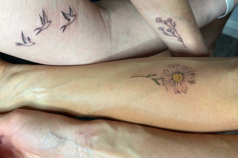 Carrie Underwood Gets a Tattoo During Trip With SistersInLaw