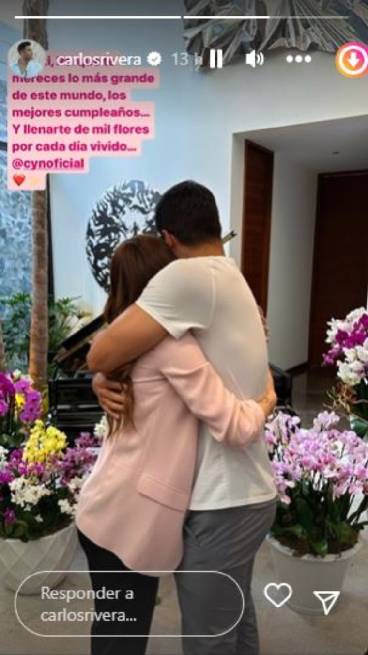 Carlos Rivera celebró el día especial de su esposa Cynthia Rodríguez.