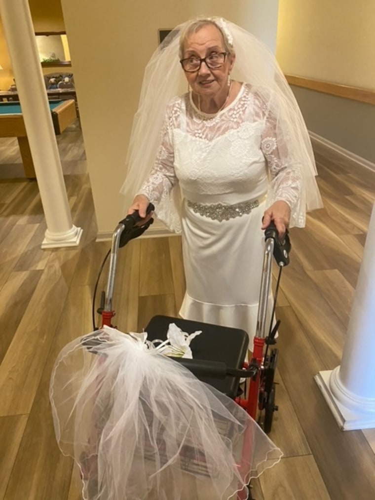 77-Year-Old Ohio Woman Dorothy Fideli Marries Herself
