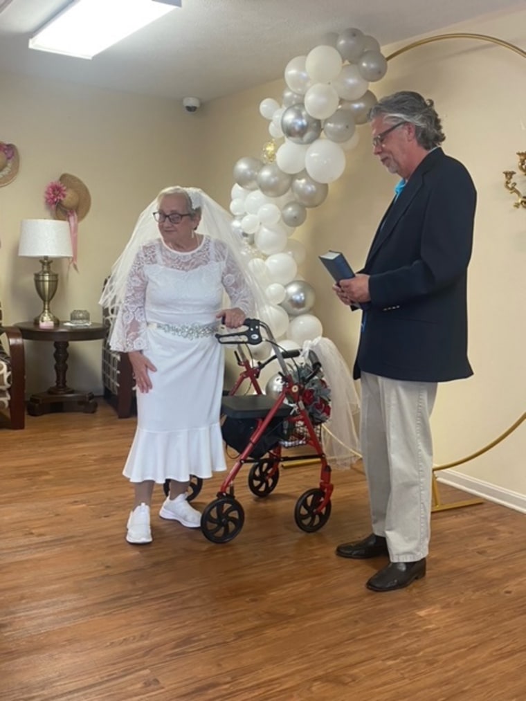 77-Year-Old Ohio Woman Dorothy Fideli Marries Herself