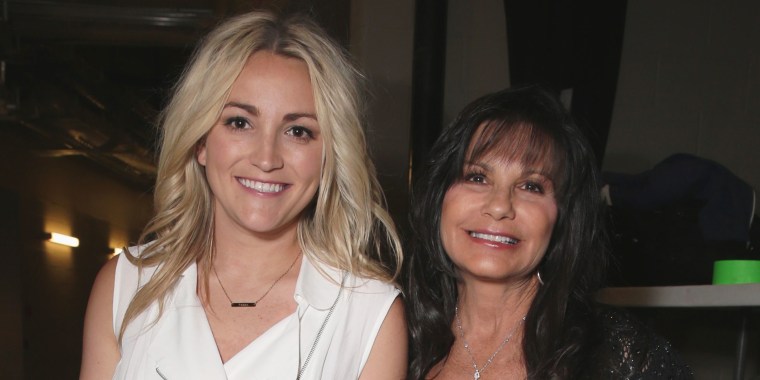 Jamie Lynn Spears with mom Lynne Spears at the Billboard Music Awards on May 22, 2016 in Las Vegas, Nevada.