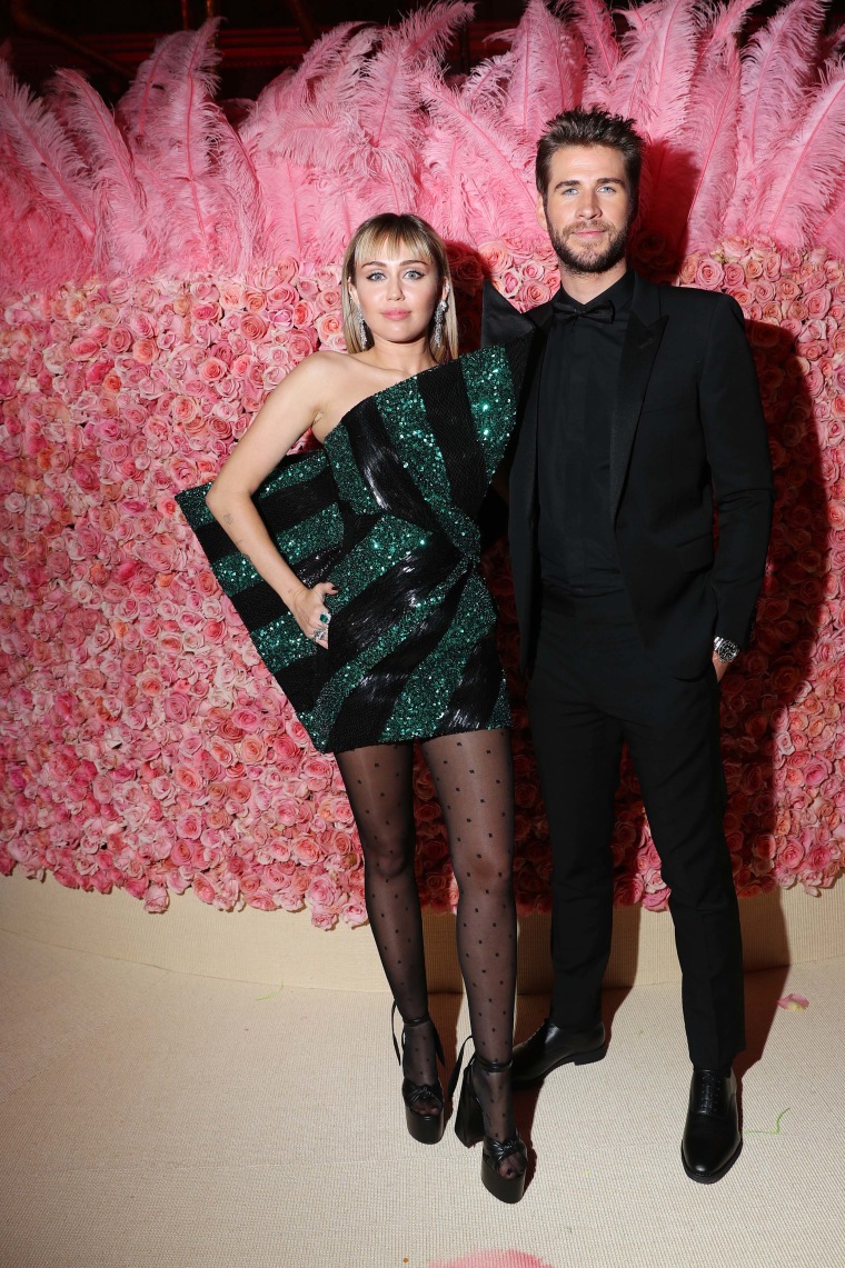  Miley Cyrus and Liam Hemsworth