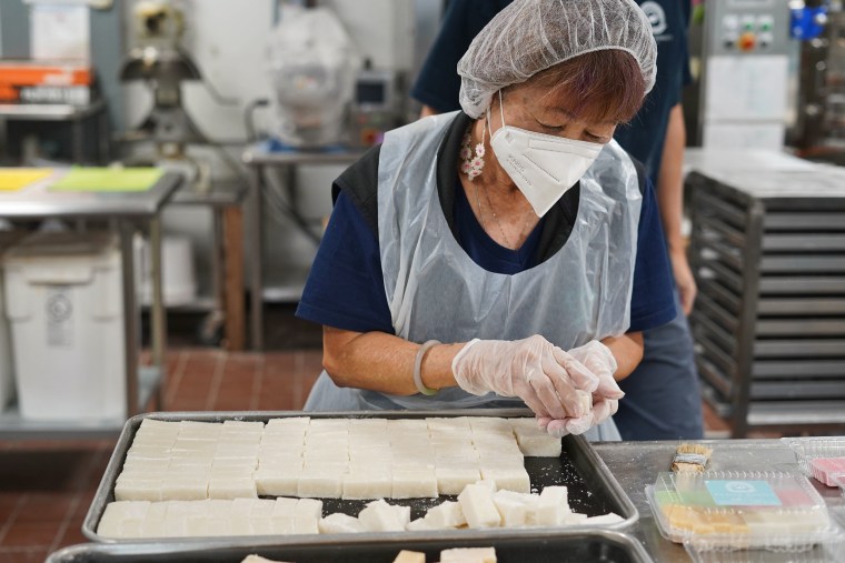 What is mochi and why is it important to Japanese culture?
