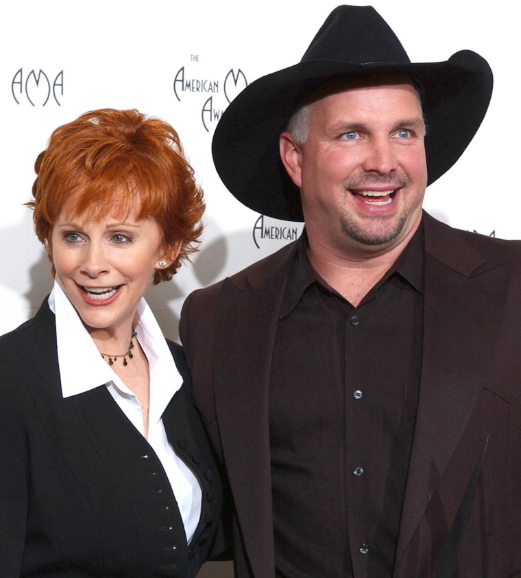 Garth Brooks and Reba McEntire 