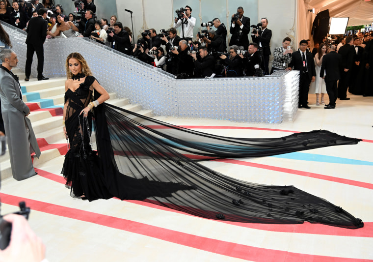 Met Gala 2023 Red Carpet Arrivals: See the Best Celebrity Looks – The  Hollywood Reporter