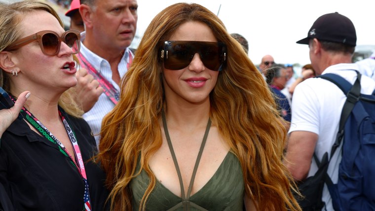 Shakira camina en el Gran Premio de Miami de F, 7 de mayo de 2023.