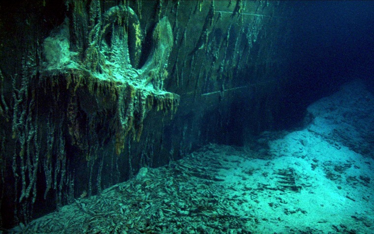 Image: Titanic's anchor in 2003.