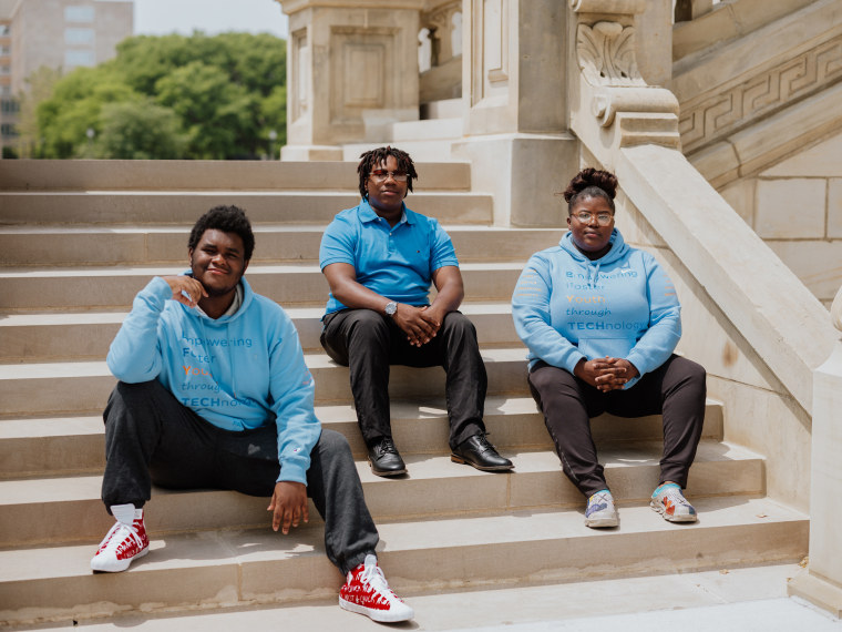 Christian Randle, Raymond Miller y Ov'Var'Shia Gray-Woods enfrentaron desafíos educativos en el sistema de crianza temporal.  Ahora están abogando por el cambio.