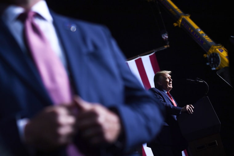 A secret service agent stands watch as US President Donald Trump speaks during a rally at Newport News/Williamsburg International September 25, 2020, in Newport News, Virginia.