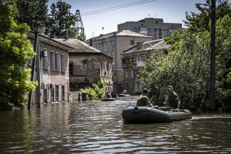 Evacuations continue from Khersonâs flooded areas after explosion at dam