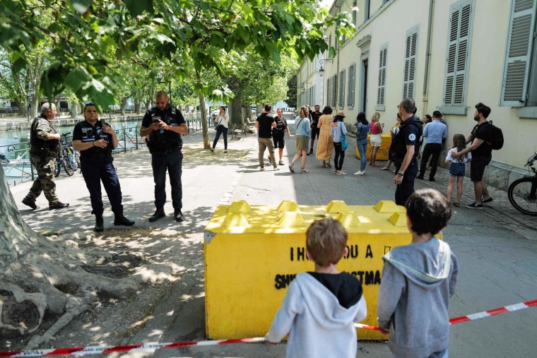 A man armed with a knife attacked a group of children aged around three years old as they played in a park near the lake in the town at around 9:45 am local time.