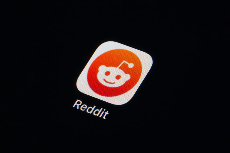 The Reddit app icon.