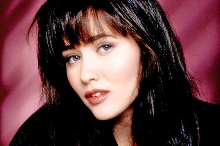 Shannen Dohertyin a promotional photo for "Beverly Hills, 90210."