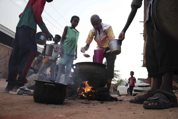 People prepare food in Khrtoum, Sudan