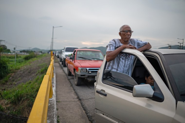 Huge Gasoline Queues Return to Venezuela as Fuel Supply Runs Low