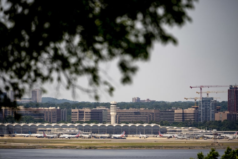 Flights to D.C. area briefly grounded due to communications system issues, FAA says
