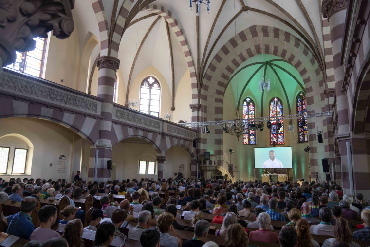 Un servicio religioso generado casi en su totalidad por inteligencia artificial, en una iglesia en Nuremberg, Alemania, el 9 de junio de 2023.