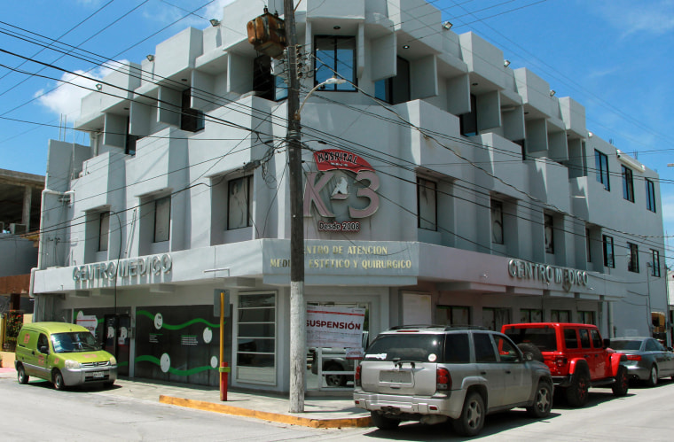 Vista general de una de las clínicas médicas suspendidas por las autoridades sanitarias mexicanas, en Matamoros, Tamaulipas, México, el 19 de mayo de 2023.