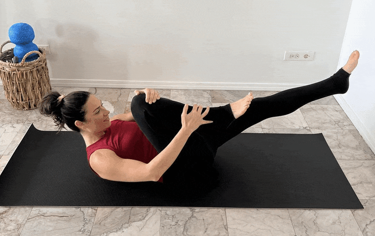 Single leg stretch pilates exercise