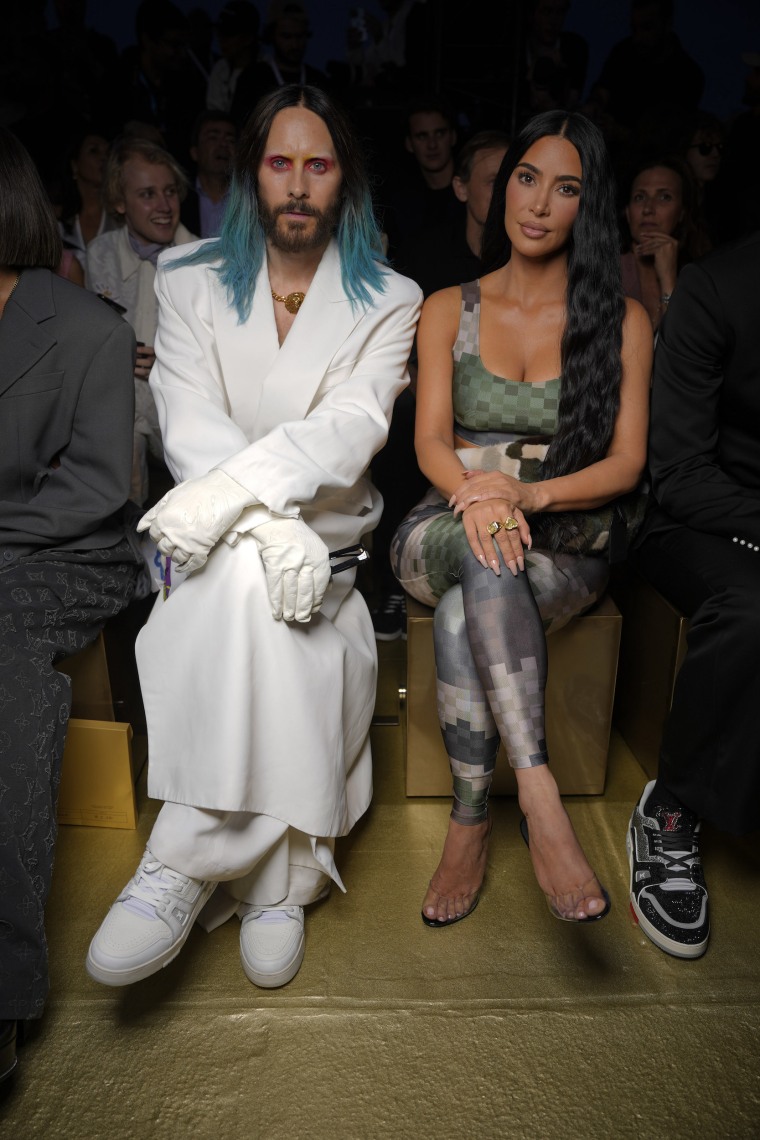Jared Leto et Kim Kardashian étaient assis l'un à côté de l'autre.