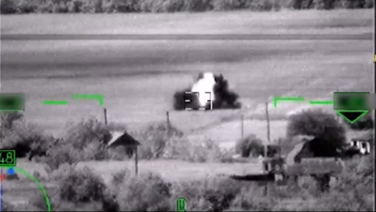En esta imagen de video, publicada por el Servicio de Prensa del Ministerio de Defensa de Rusia el 6 de junio de 2023, se muestra lo que Rusia afirmó que fue la destrucción de un tanque Leopard de fabricación alemana.