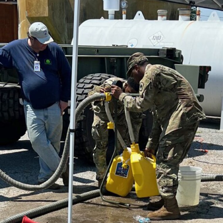La Guardia Nacional de Arkansas fue llamada por la gobernadora Sarah Huckabee Sanders para proporcionar agua limpia a los residentes de Helena-West Helena.