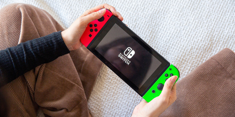 The Nintendo Switch is the most recommended handheld gaming console by experts and Select staff.