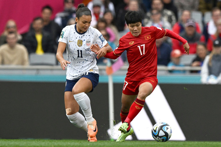 USA's forward #11 Sophia Smith (L) fights for the ball with Vietnam's defender #17 Thi Thu Thao Tran during the Australia and New Zealand 2023 Women's World Cup Group E football match between the United States and Vietnam at Eden Park in Auckland on July 22, 2023.