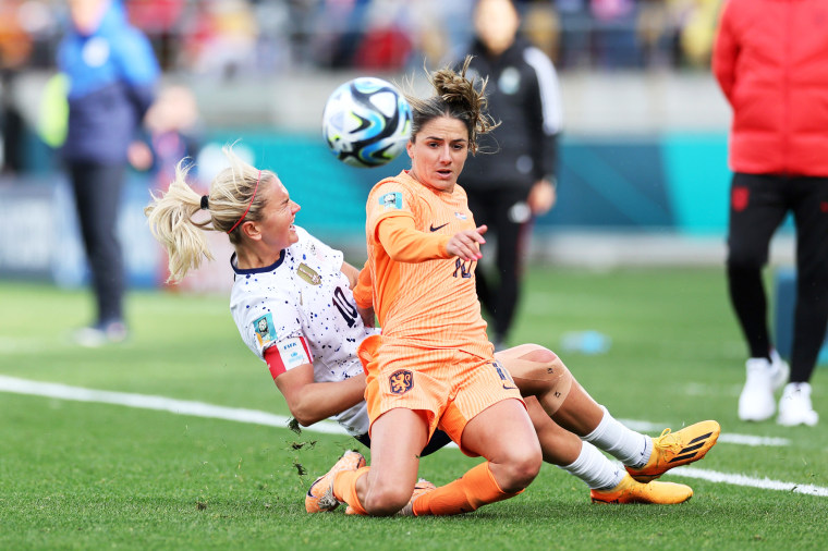 Danielle Van De Donk of Netherlands and Lindsey Horan of USA compete for the ball during the FIFA Women's World Cup Australia & New Zealand 2023 Group E match between USA and Netherlands at Wellington Regional Stadium on July 27, 2023 in Wellington, New Zealand.
