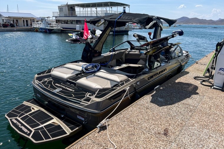 A 6-year-old girl died after mother accidentally struck her with a boat propeller in Arizona.