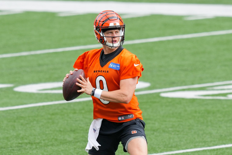 Bengals quarterback Joe Burrow hobbles off field in Super Bowl