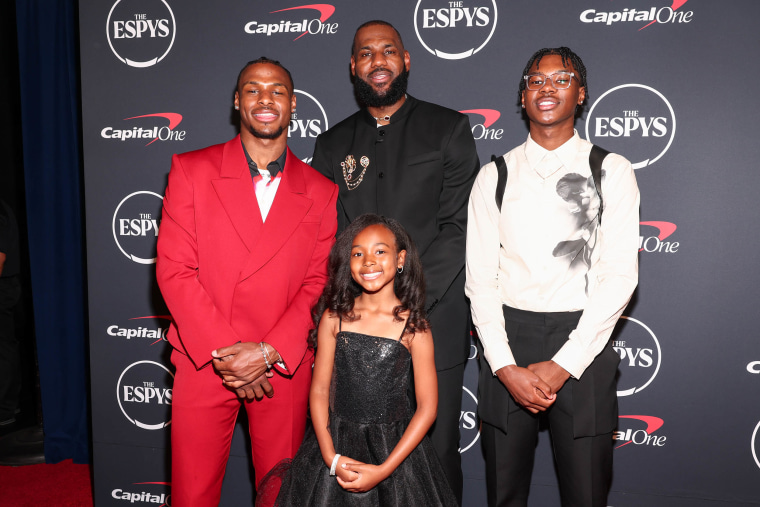 LeBron James Poses With 3 Kids And Wife At The ESPYS