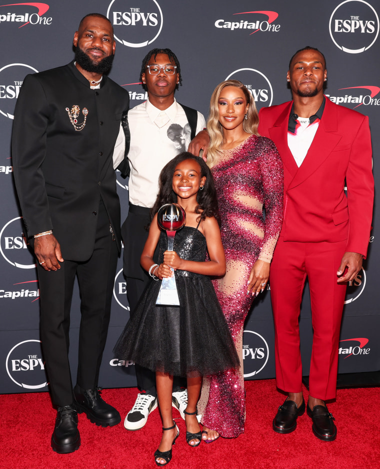 LeBron James, Bryce James, Zhuri James, Savannah James and Bronny James