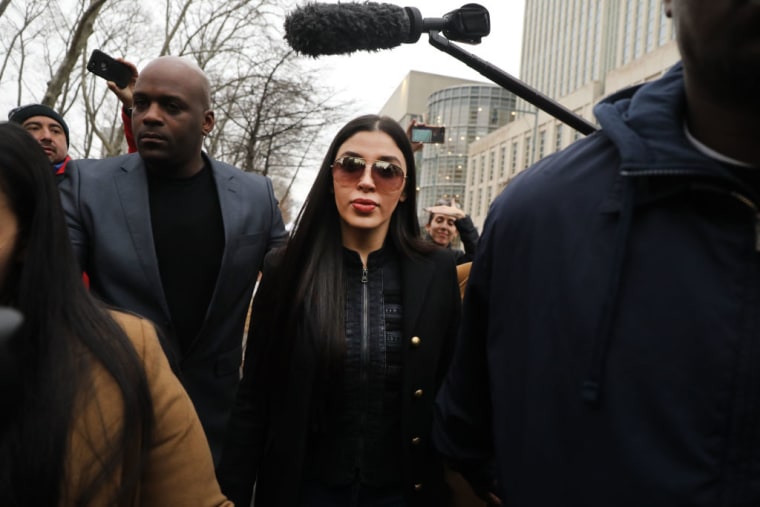 Emma Coronel, esposa de Joaquín 'El Chapo' Guzmán, a su salida de un tribunal en Nueva York, el 7 de febrero de 2019.