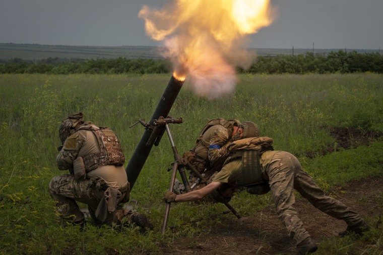 Image: Ukrainian soldiers file toward the Russian position in the Zaporizhzhia region on June 24.