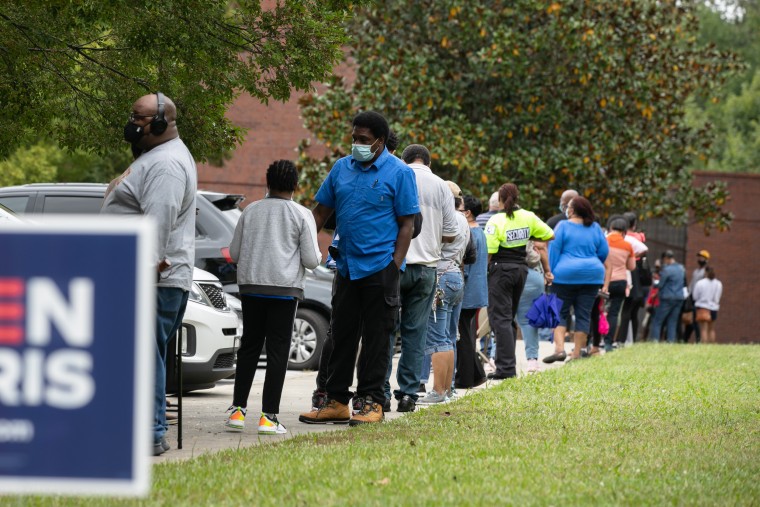 People stand in line to early voting in the general election in Atlanta