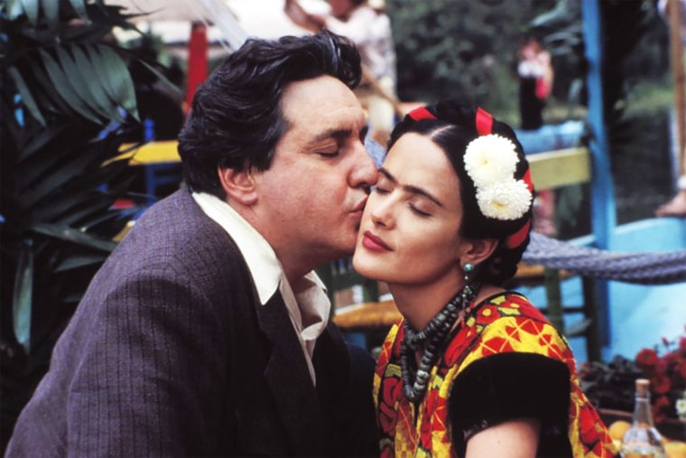 Alfred Molina as Diego Rivera kisses Salma Hayek as Frida Kahlo in the movie, "Frida."