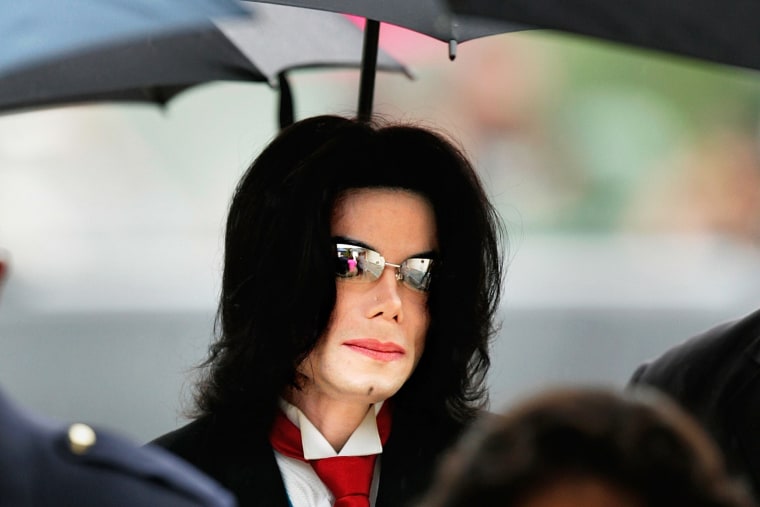 Michael Jackson arrives at the Santa Barbara County Courthouse