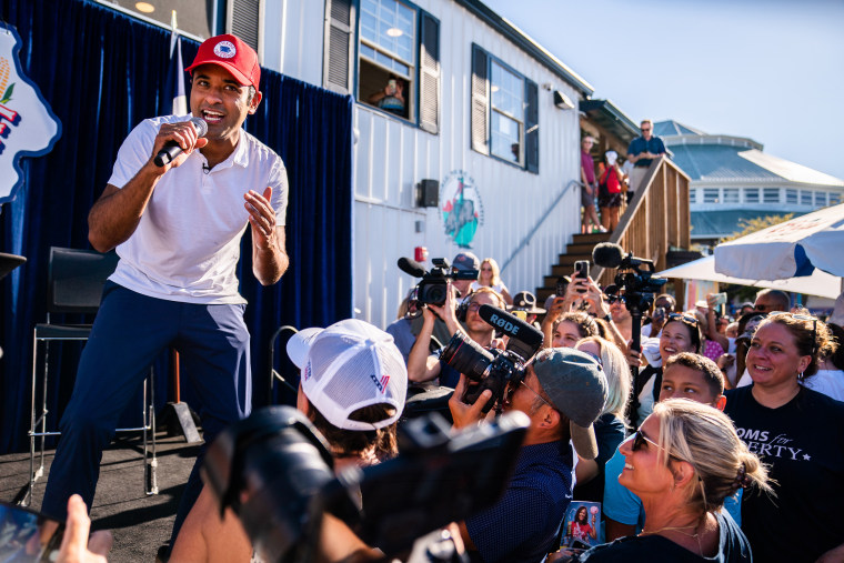 Vivek Ramaswamy raps along to Eminem's "Lose yourself" at the Iowa State Fair Grounds in Des Moines, Iowa