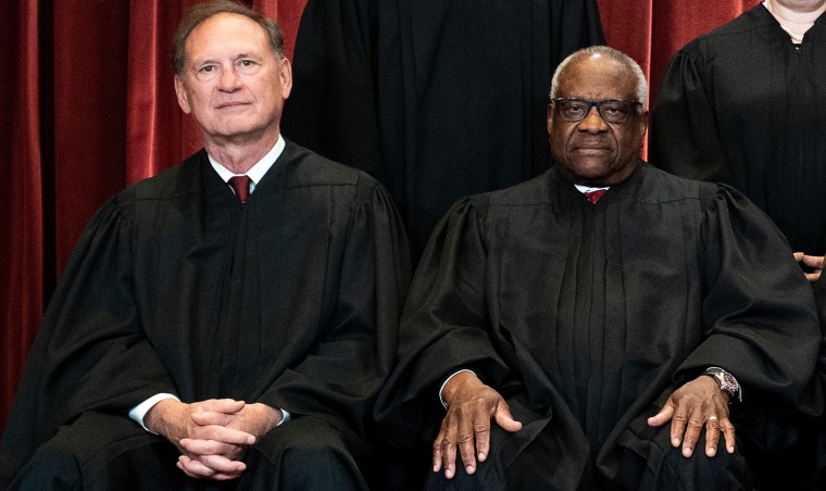 Samuel Alito and Clarence Thomas during a portrait hearing at the Supreme Court in Washington