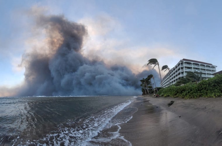 El incendio que arrasa Hawaii deja al menos seis muertos y hospitales