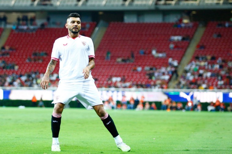 Tecatito Corona Cambiaría Al Sevilla Por Un Grande De La Liga MX