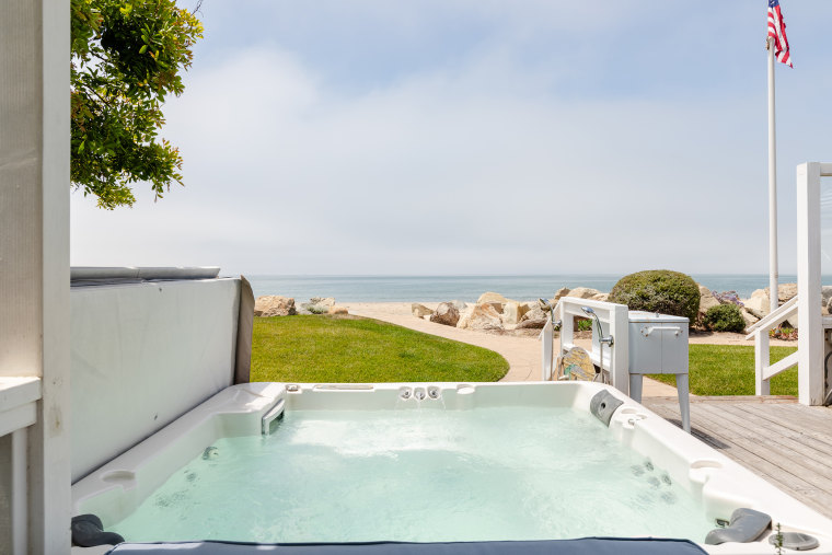 Ashton Kutcher and Mila Kunis put their beach house on Airbnb