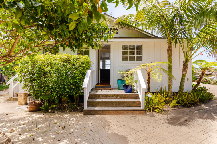 Ashton Kutcher and Mila Kunis put their beach house on Airbnb