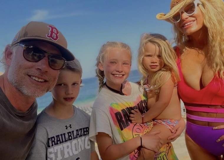 Jessica Simpson family beach